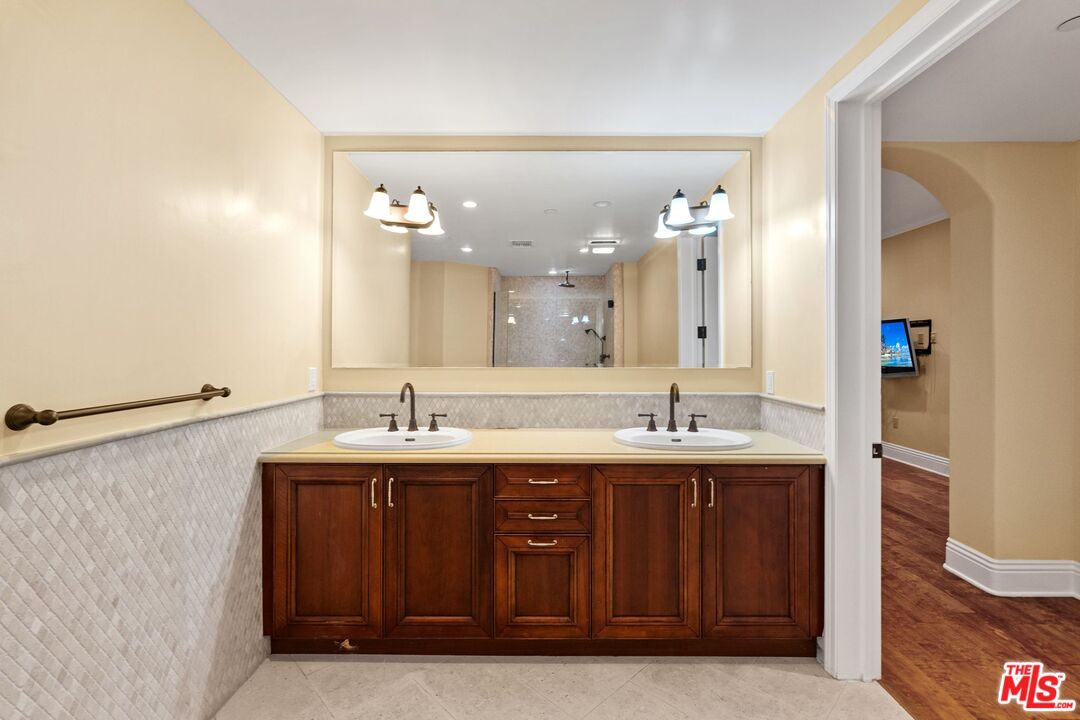 418 S Hamel Rd Unit: 102
