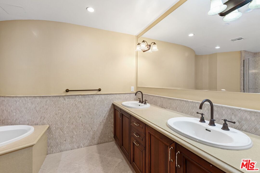 418 S Hamel Rd Unit: 102