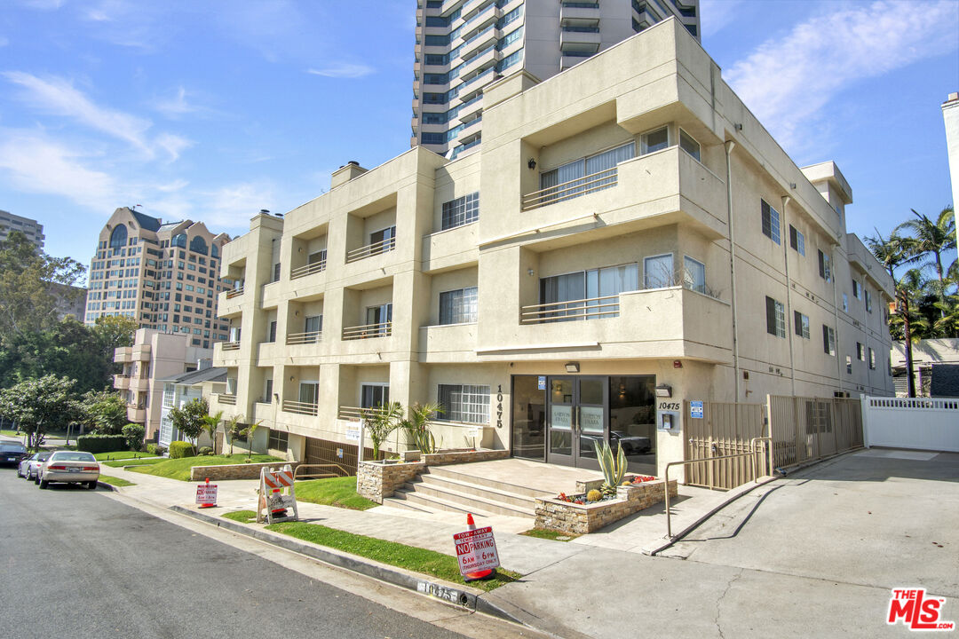 10475 Ashton Ave Unit: 304
