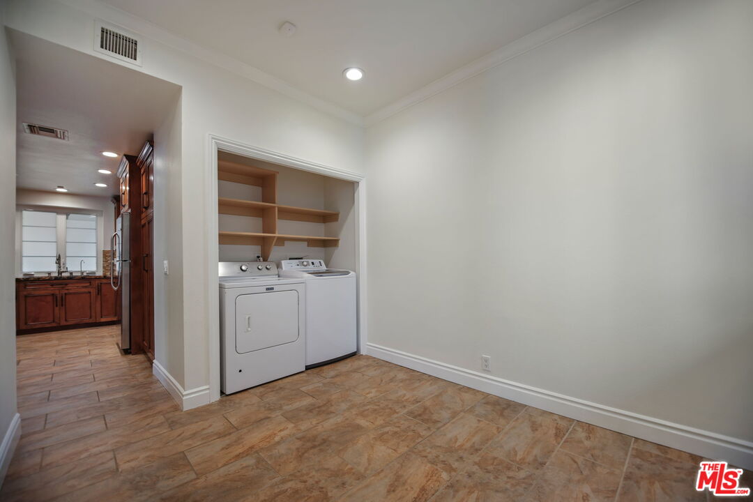 2031 S Bentley Ave Unit: 102