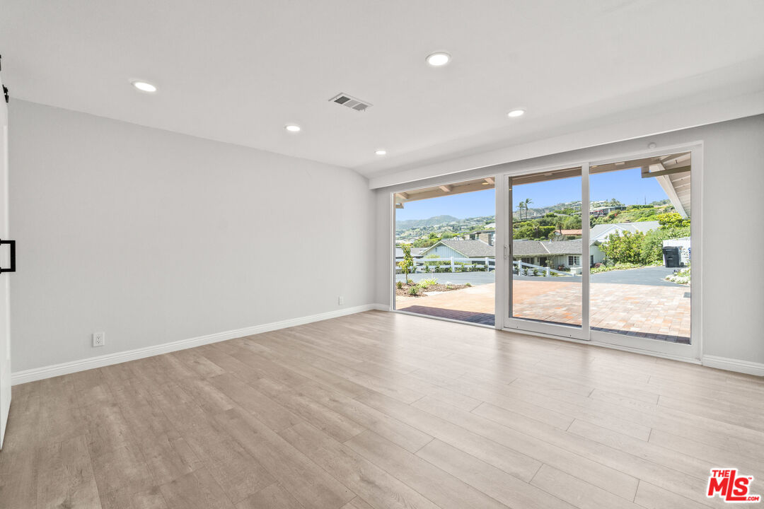 1060 Palisair Pl