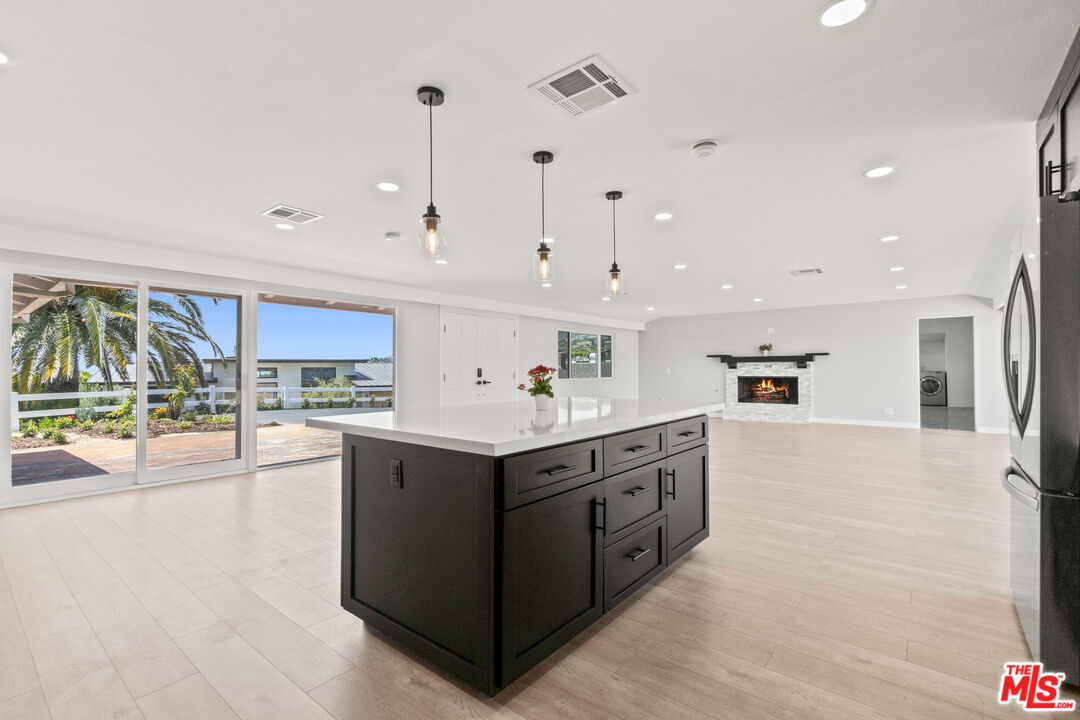 1060 Palisair Pl