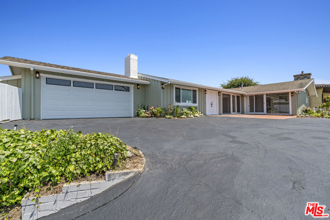 1060 Palisair Pl