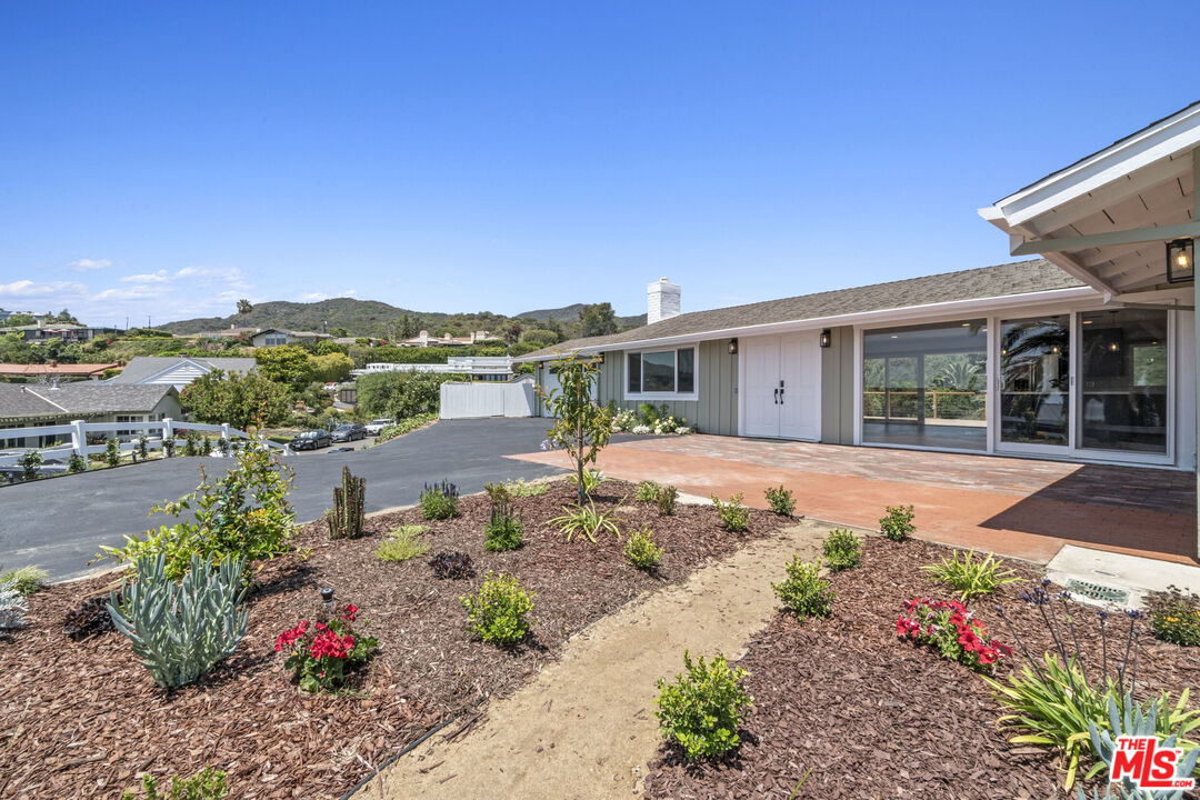 1060 Palisair Pl