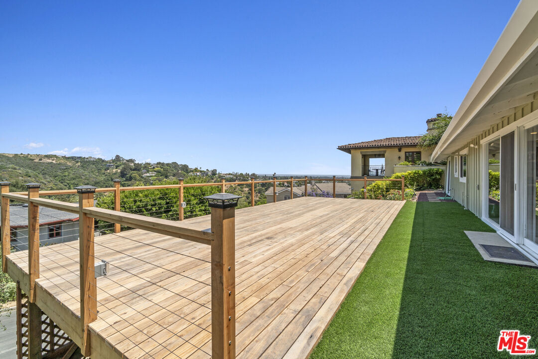 1060 Palisair Pl