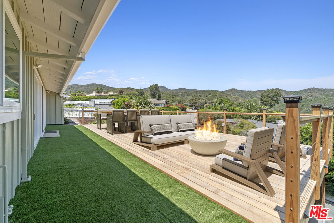 1060 Palisair Pl