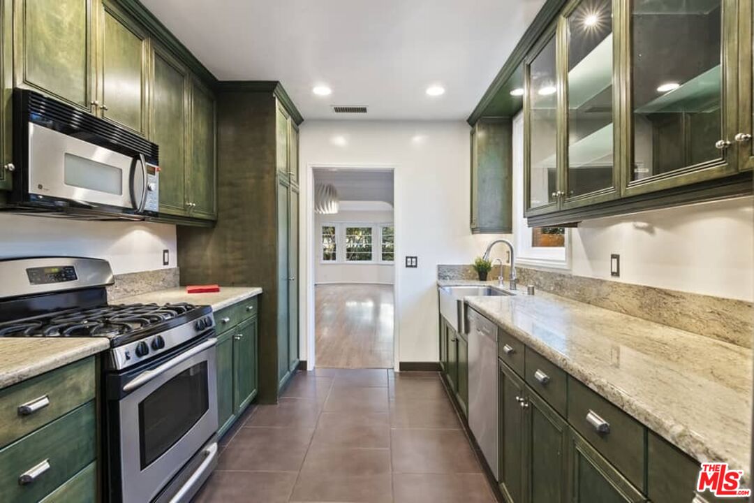 362 Westbourne Dr