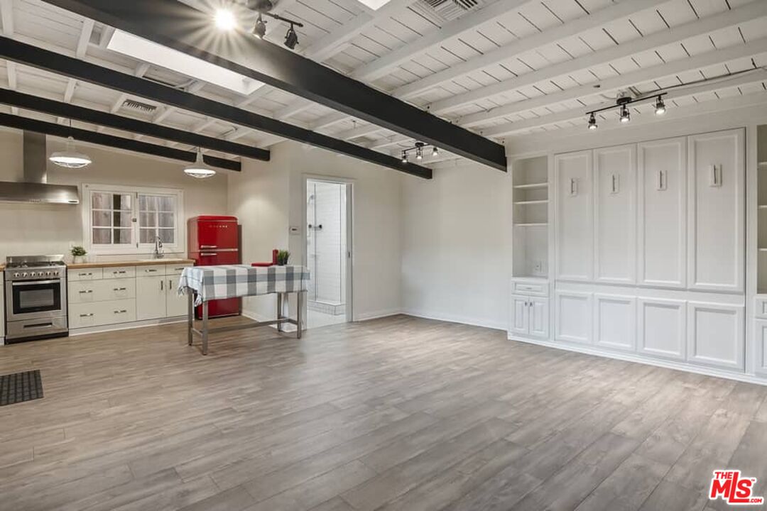 362 Westbourne Dr