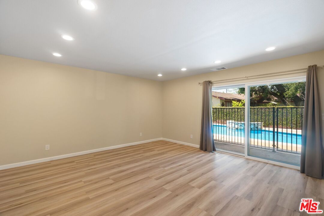 327 Bradbury Rd