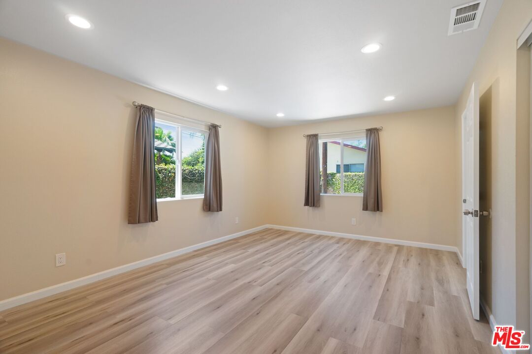 327 Bradbury Rd