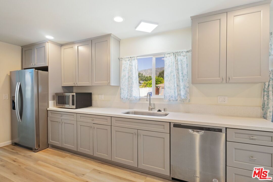 327 Bradbury Rd