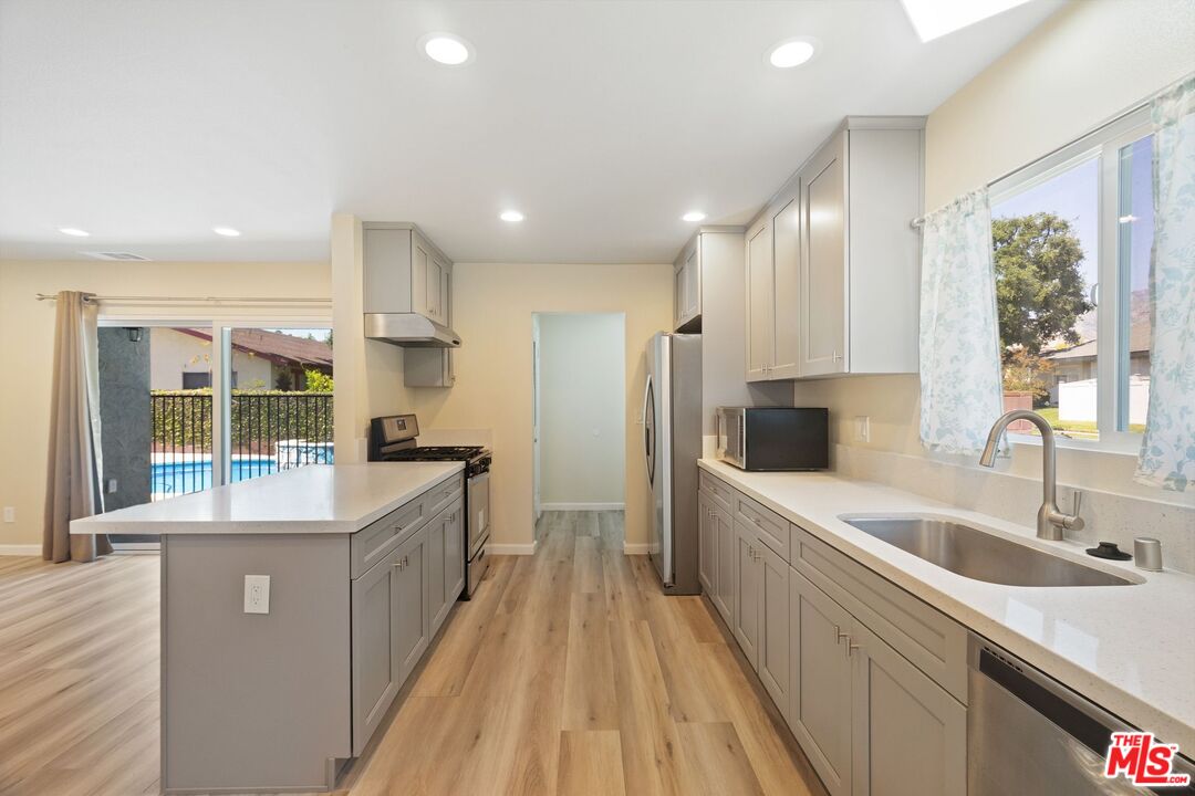 327 Bradbury Rd