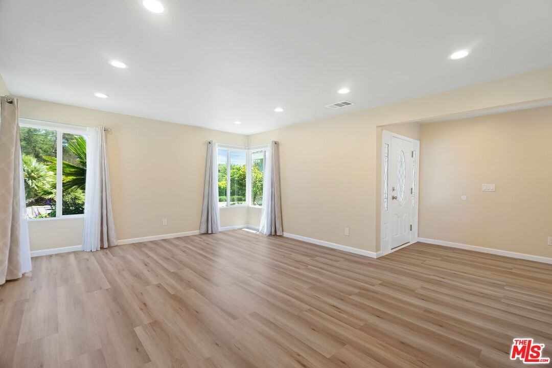 327 Bradbury Rd