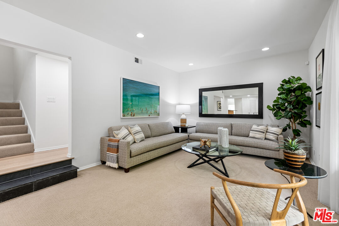 1247 N Bundy Dr
