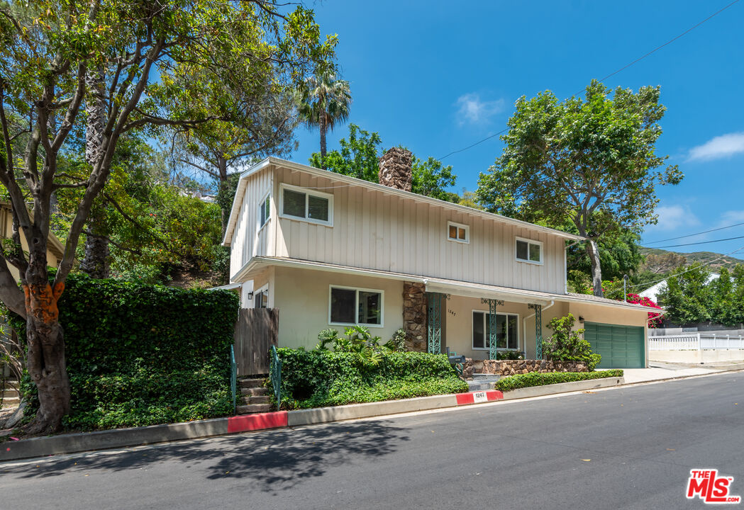 1247 N Bundy Dr