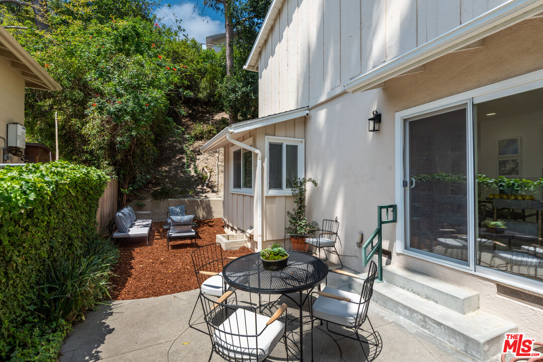 1247 N Bundy Dr