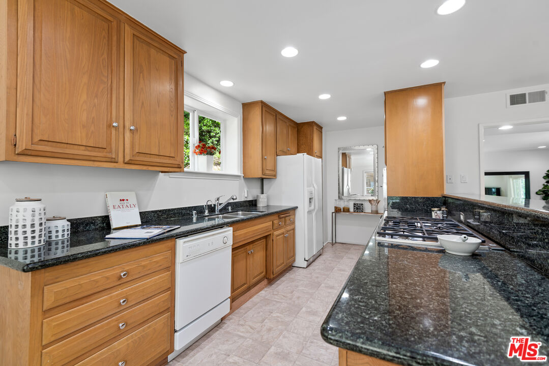1247 N Bundy Dr