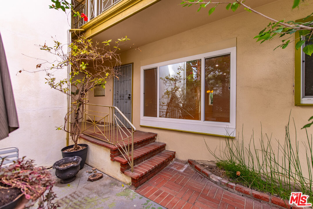 1208 N Crescent Heights Blvd Unit: 4