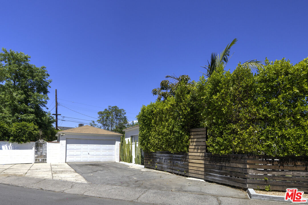 11525 Calvert St