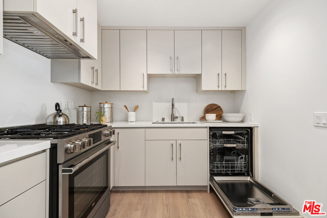 130 S Sepulveda Blvd Unit: 110