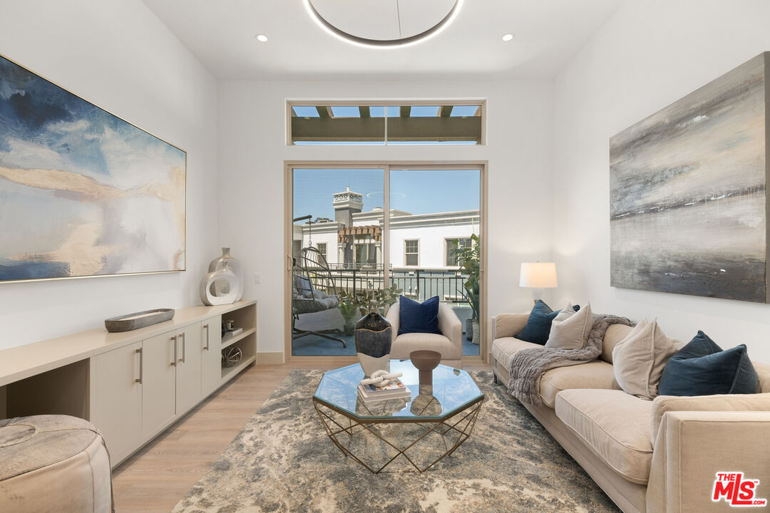 130 S Sepulveda Blvd Unit: 110