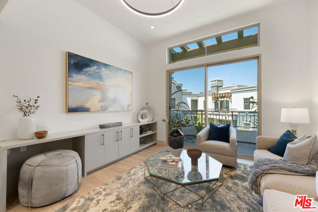 130 S Sepulveda Blvd Unit: 110