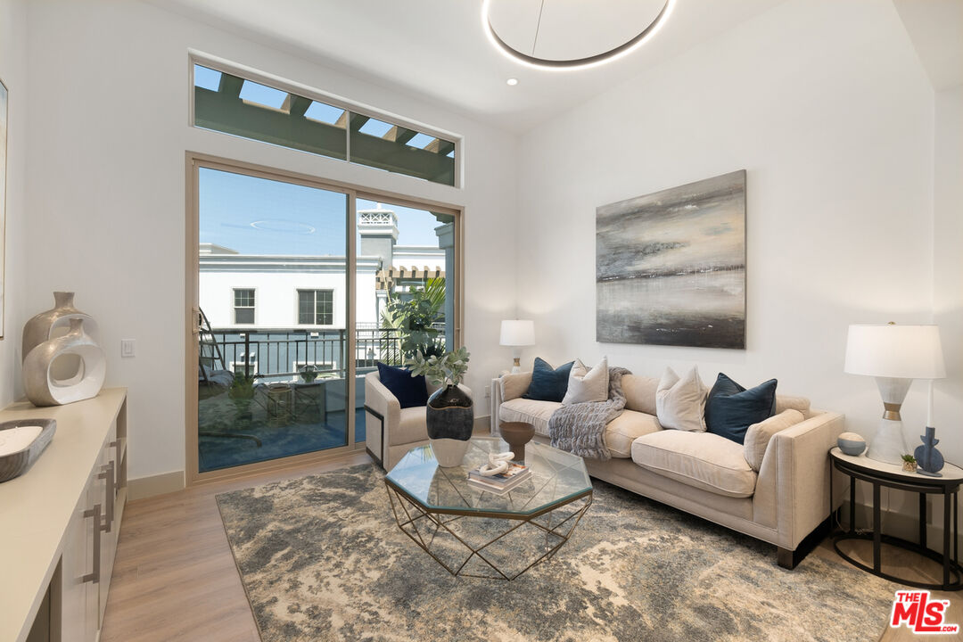 130 S Sepulveda Blvd Unit: 110