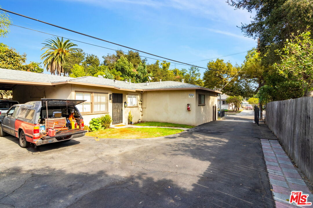 965 N Summit Ave