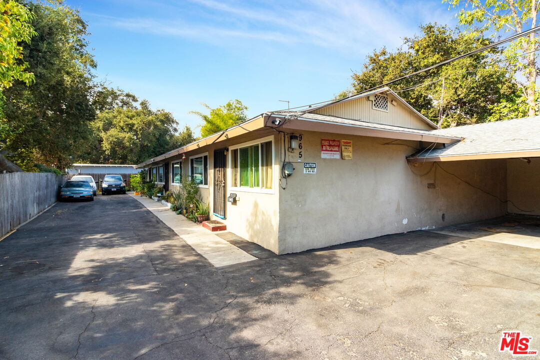 965 N Summit Ave