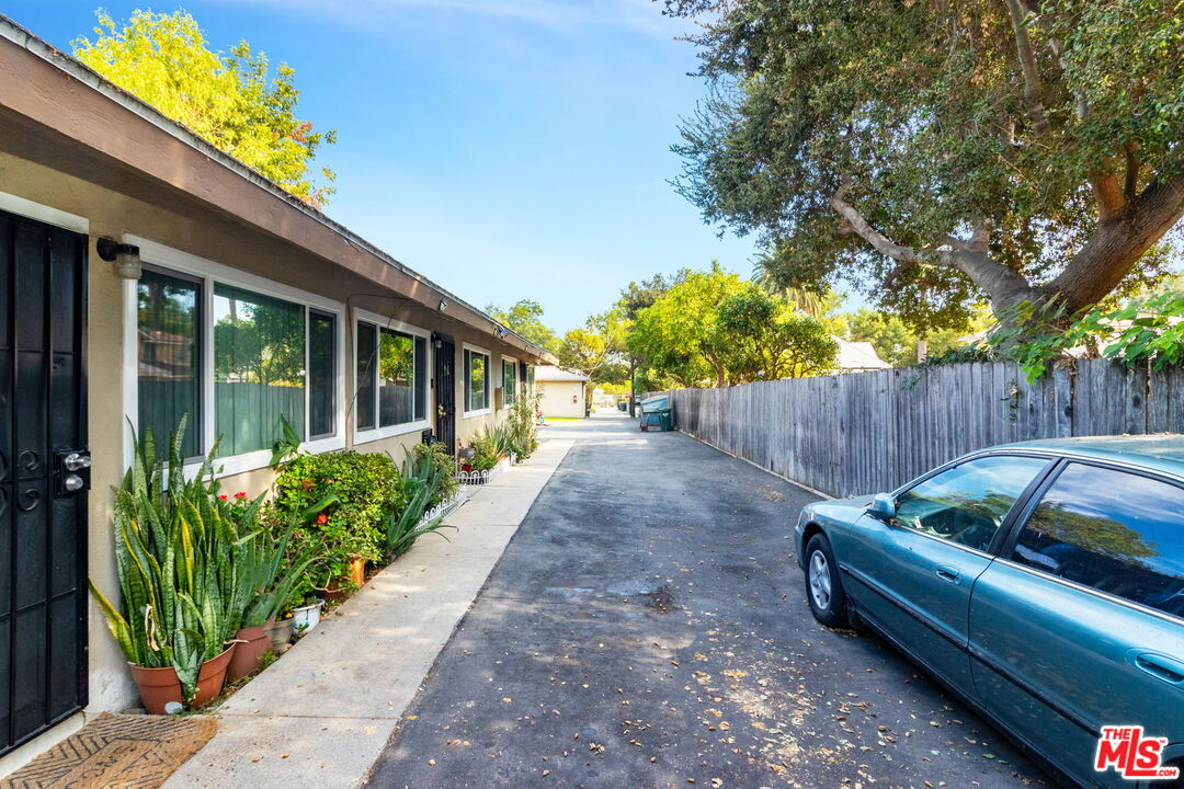 965 N Summit Ave