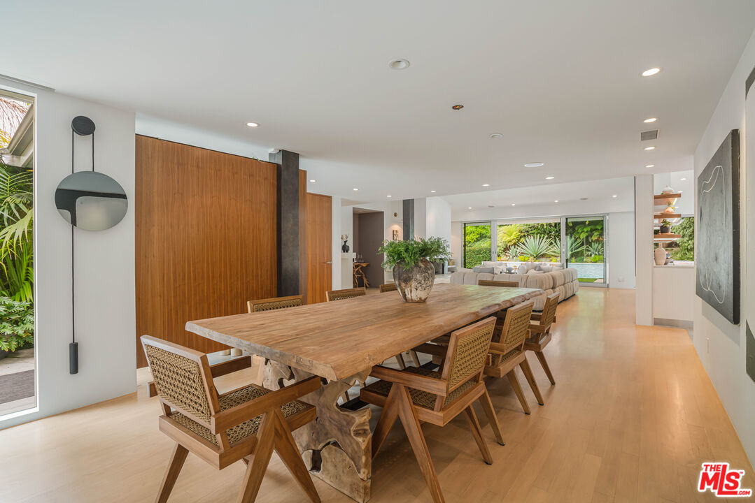 1577 N Doheny Dr