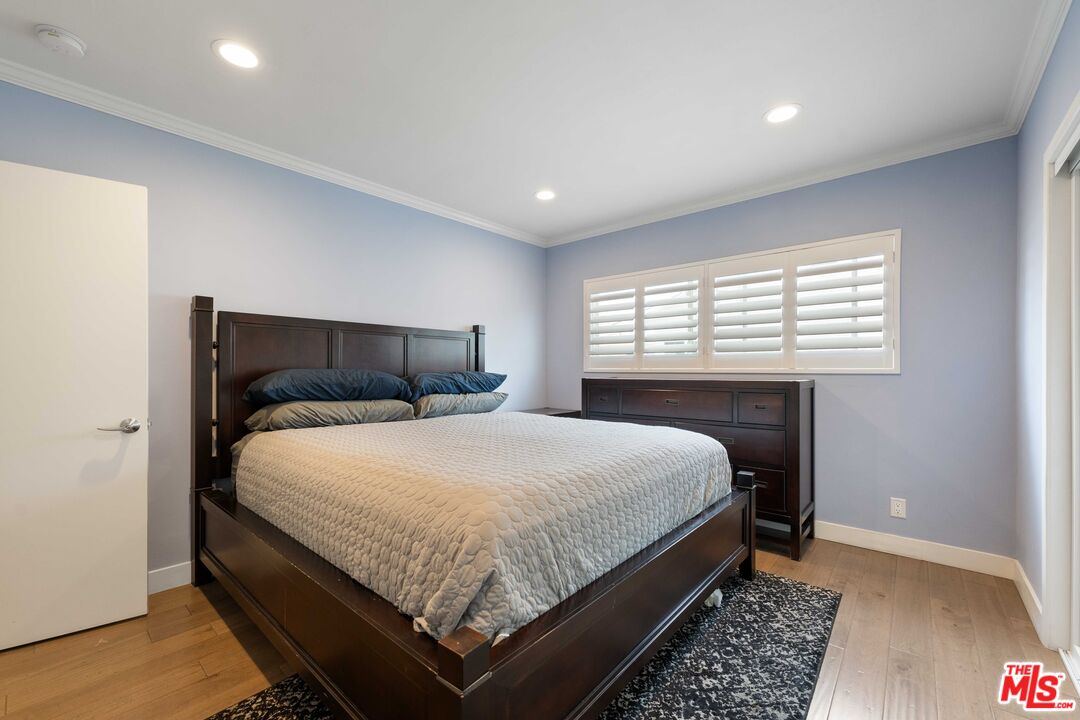 933 11th St Unit: 21