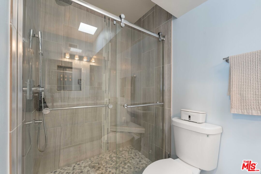 933 11th St Unit: 21