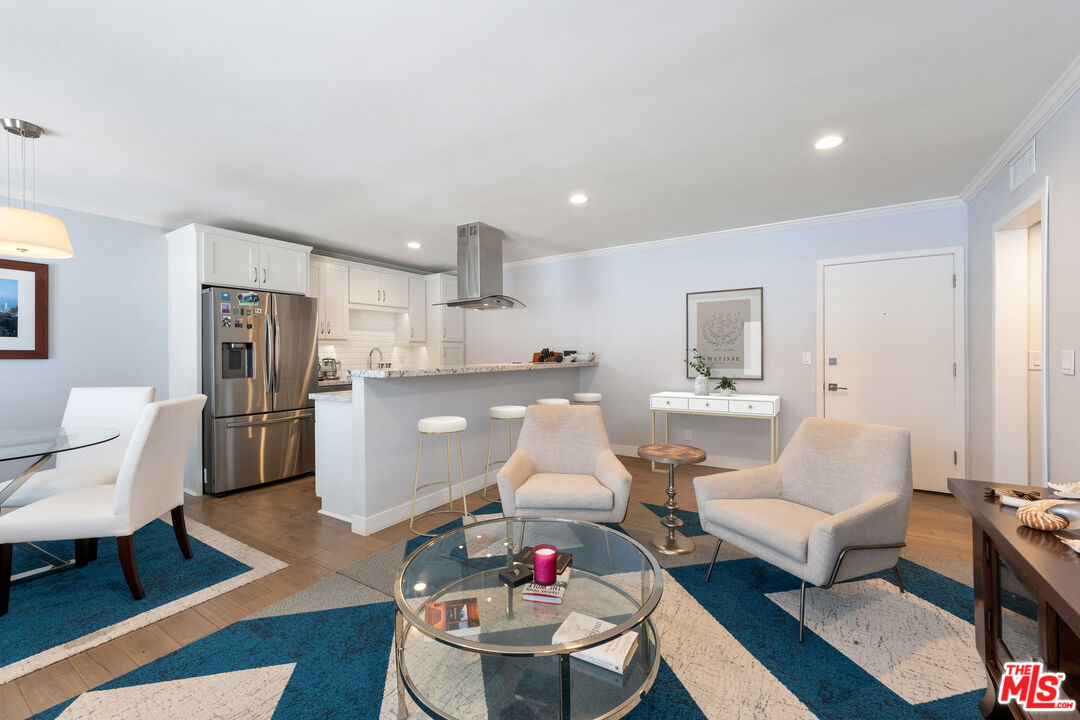 933 11th St Unit: 21