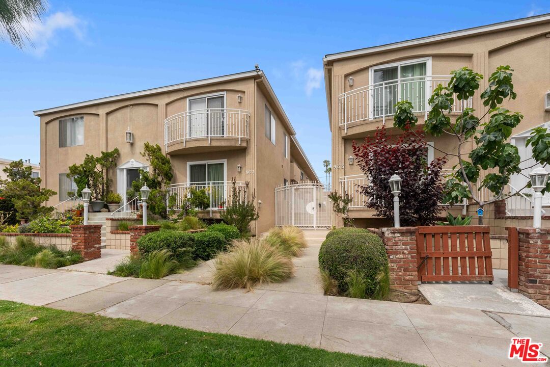 933 11th St Unit: 21