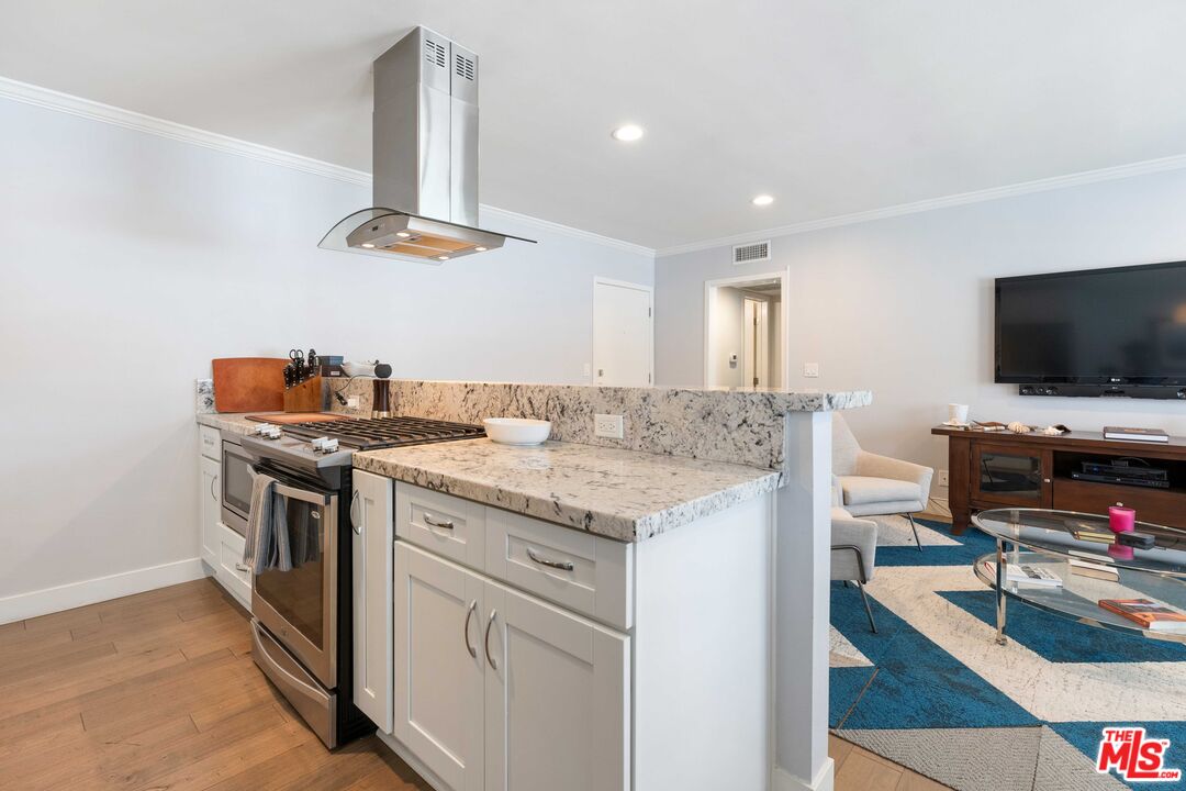 933 11th St Unit: 21