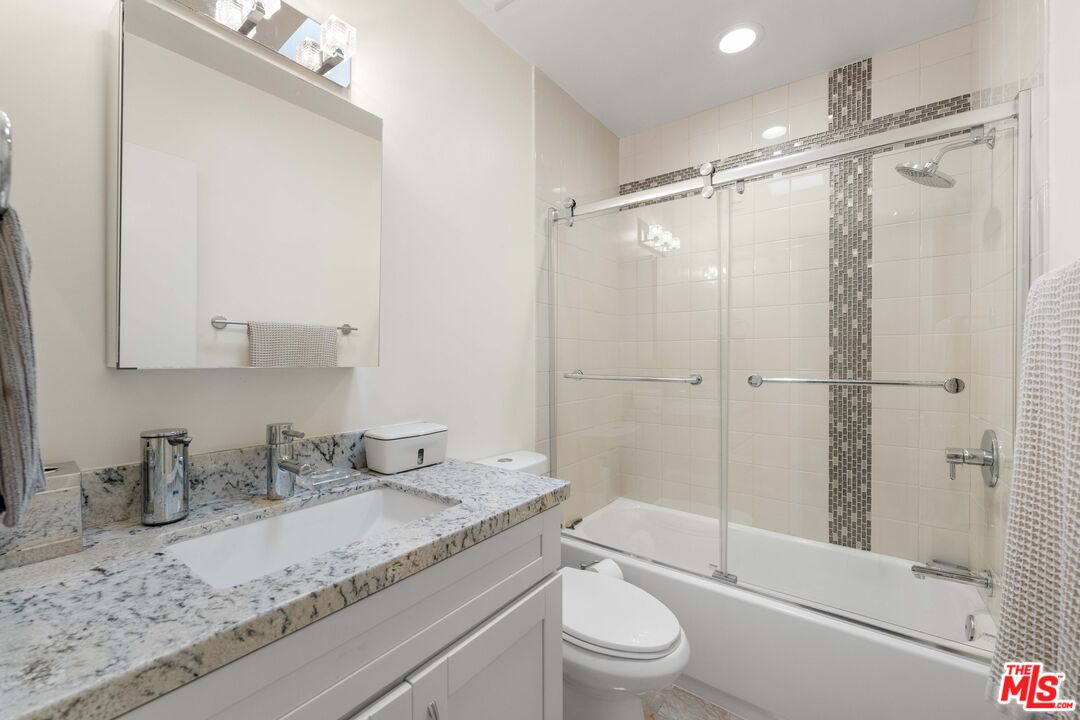 933 11th St Unit: 21