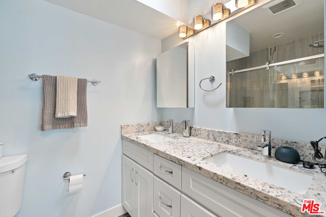 933 11th St Unit: 21