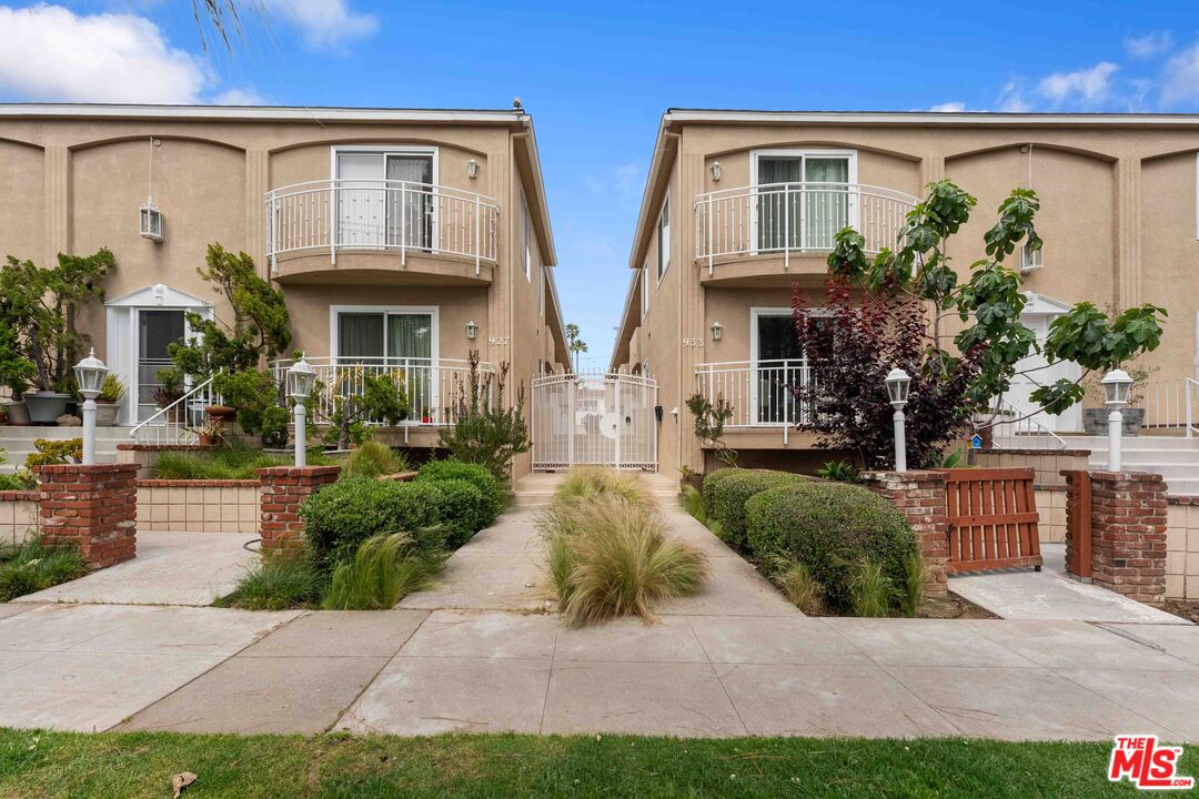 933 11th St Unit: 21