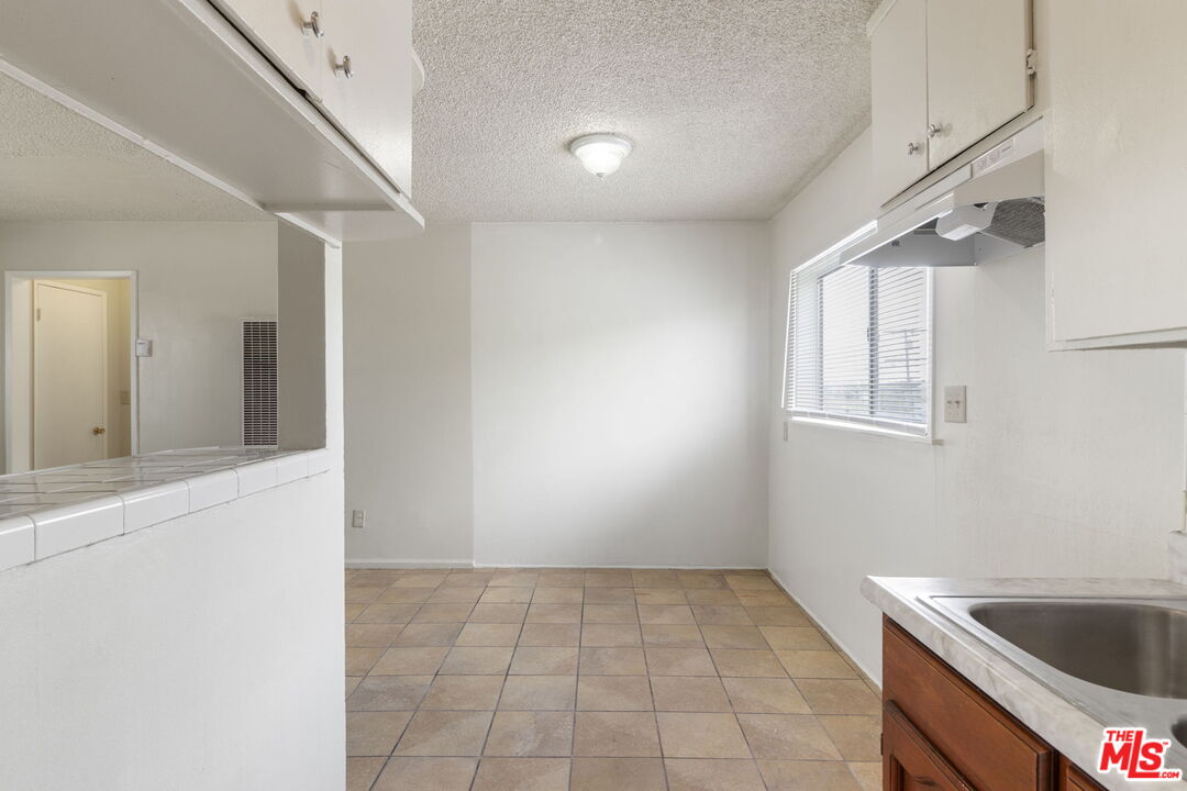 11204 S Broadway