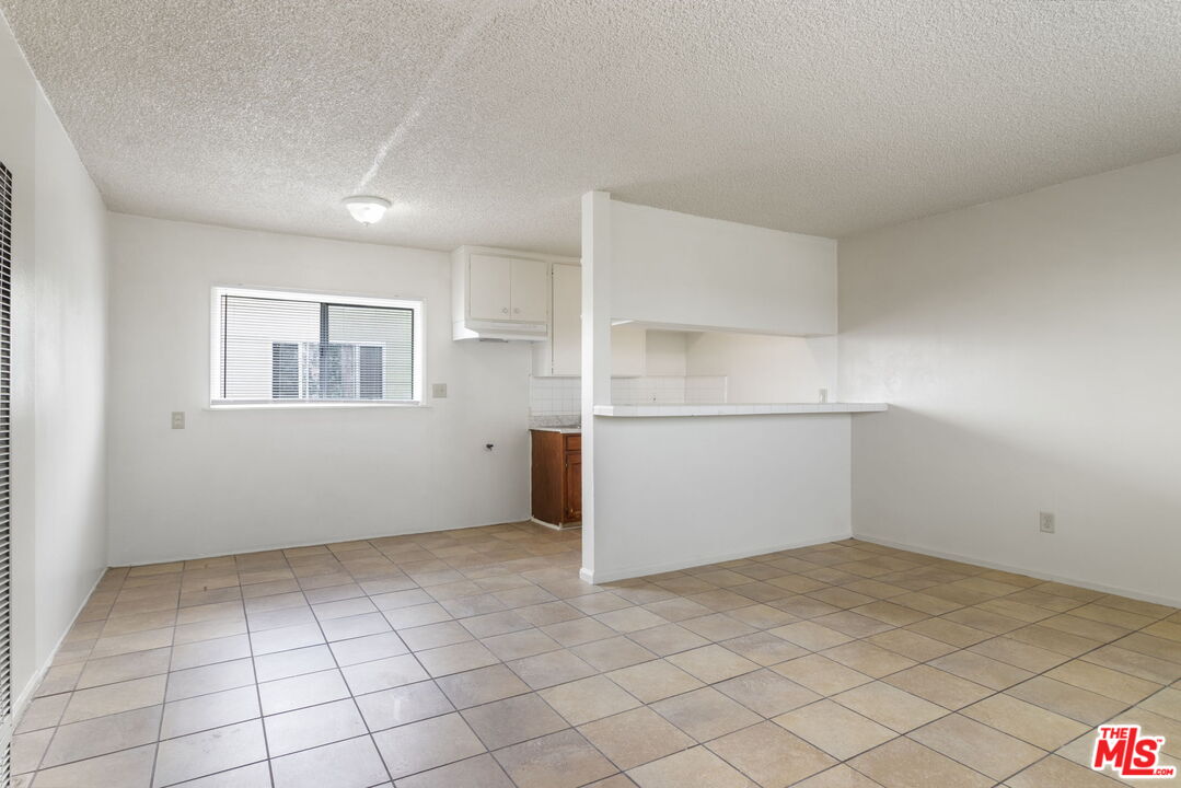 11204 S Broadway
