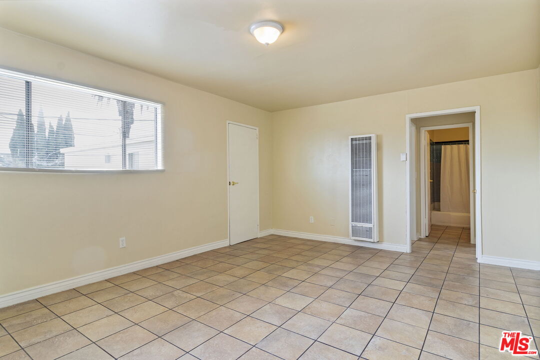 11204 S Broadway