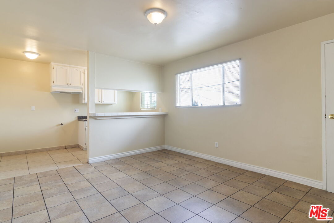 11204 S Broadway