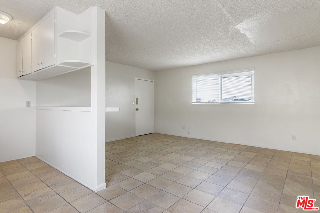 11204 S Broadway