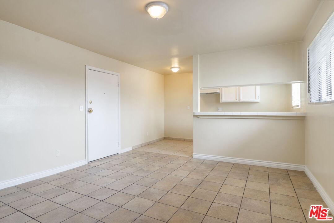 11204 S Broadway