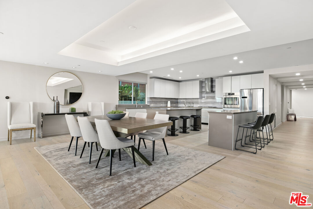 2391 Roscomare Rd Unit: 302