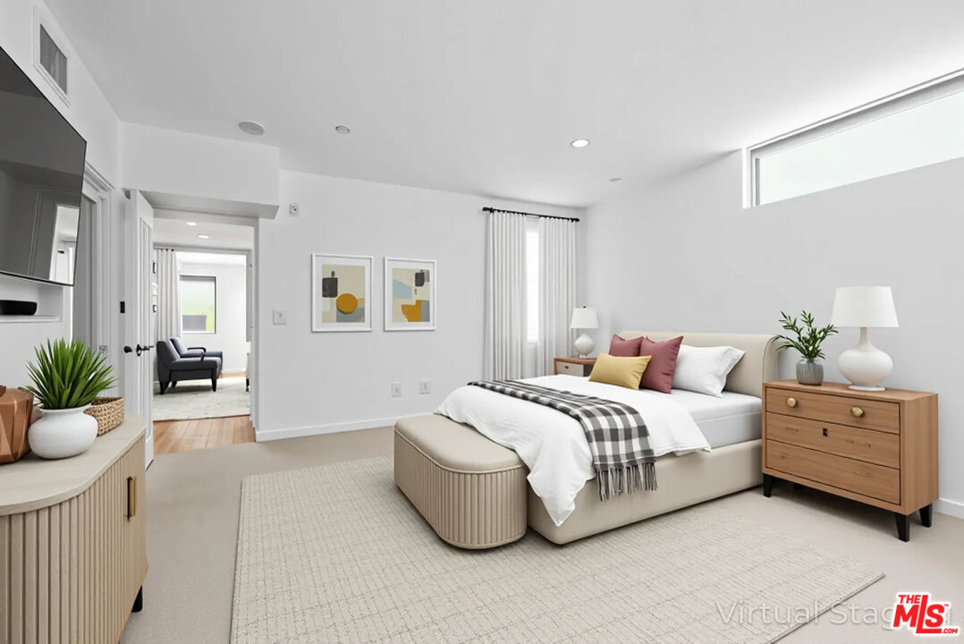 900 N West Knoll Dr Unit: 2