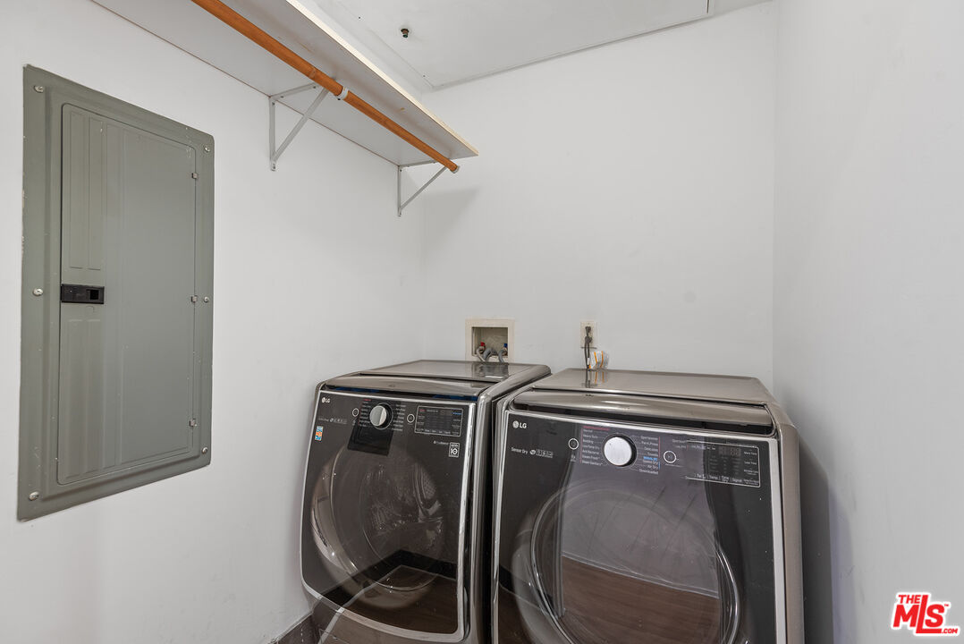 900 N West Knoll Dr Unit: 2