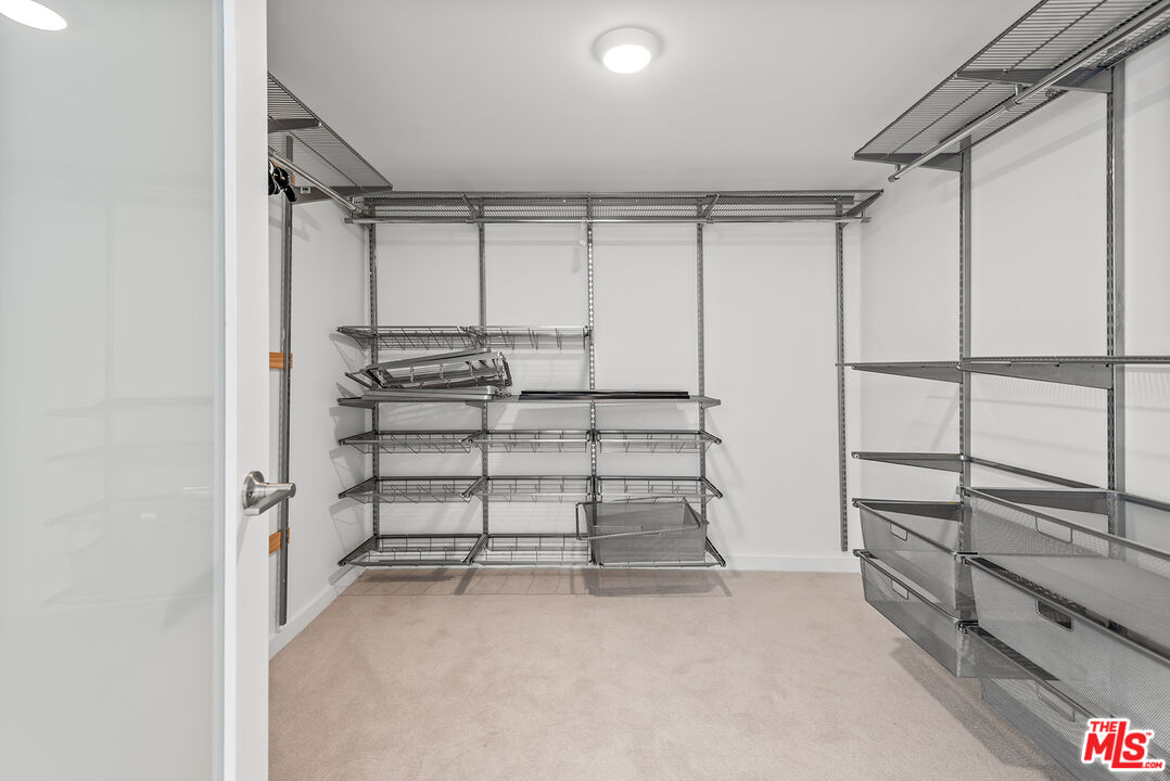 900 N West Knoll Dr Unit: 2