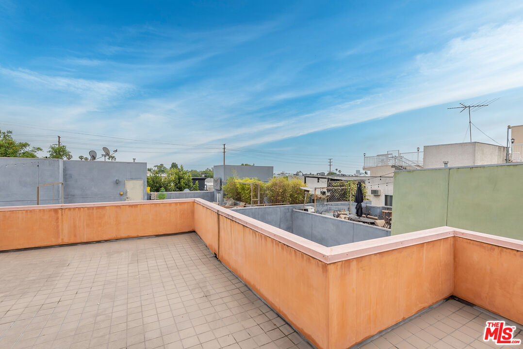 900 N West Knoll Dr Unit: 2